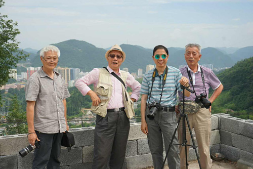 1529645175764175.jpg jpg与朋友在一起.jpg
