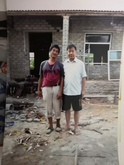 1547564612300265.jpg 合影与农民.jpg