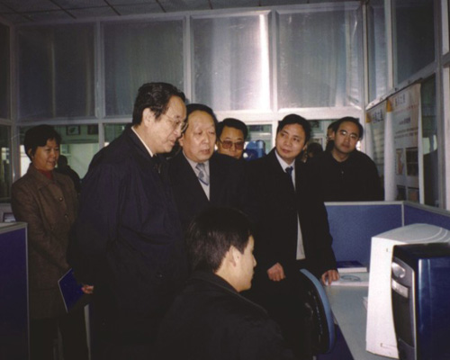 1508253197547419.jpg 俞正声和李德仁合影.jpg