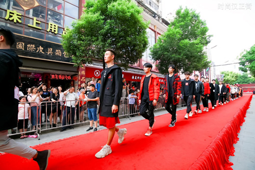 1538541378575798.jpg 走秀.jpg男装走秀.jpg