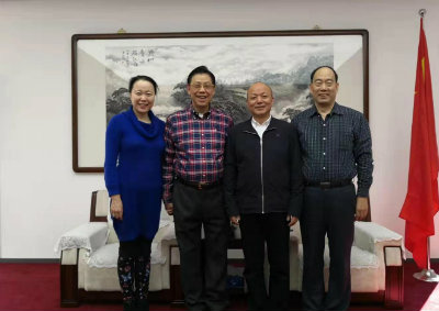 1575942213752688.jpg 与孙永俭领事留影.jpg
