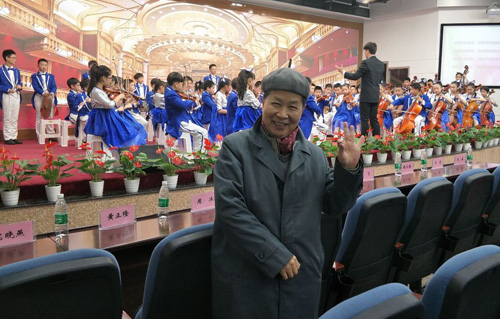1513762753880340.jpg 图片2.jpg作者留影.jpg