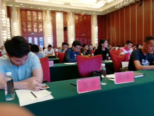 1527842299724437.jpg jpg与会代表.jpg