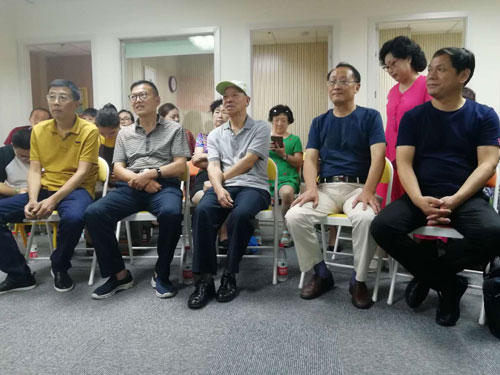 1530298218500066.jpg 集体看戏.jpg