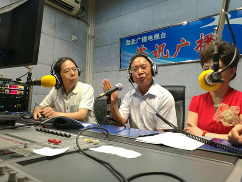 1533084035712090.jpg 邓斌做客电台.jpg