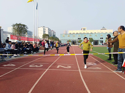 1543297620648486.jpg 儿童跑.jpg
