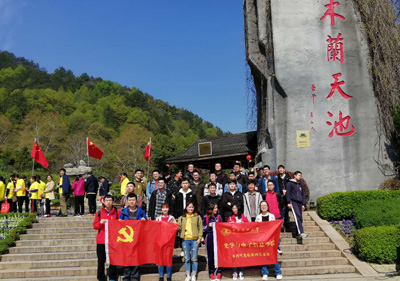1554026913513098.jpg 唱红歌2.jpg