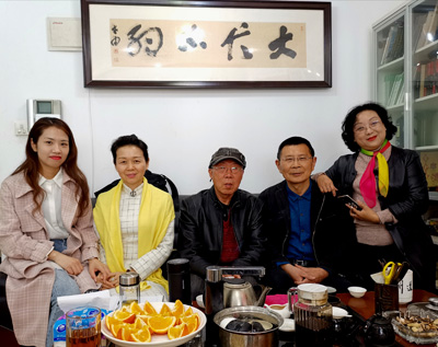 1555345820906561.jpg 梁与徐及夫人5人留影.jpg+.jpg