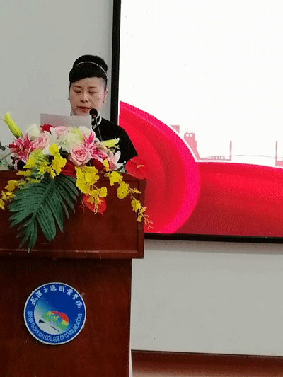 1557227145853575.gif 读书总监高梦致辞.gif+.gif