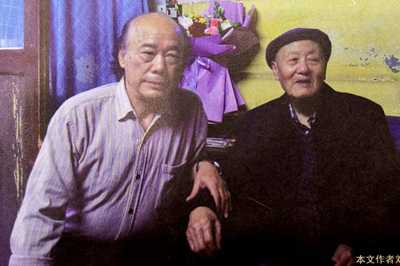 1561887223296159.jpg 刘益善与张富清留影.jpg