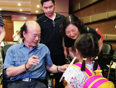 1561887469122690.jpg 刘益善签名赠书.jpg