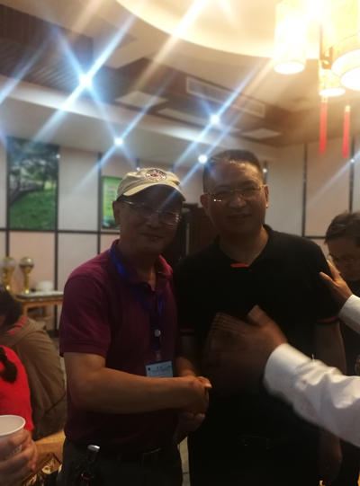 1563177925660865.jpg 与董事长留影.jpg