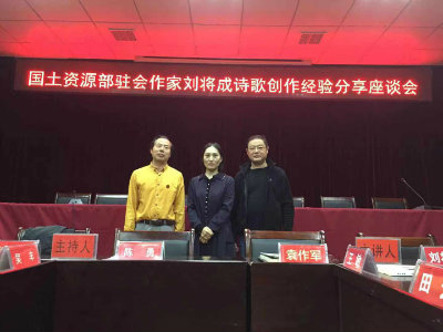 1570436361888122.jpg 陈勇与作家胡小琴、刘将成留影.jpg