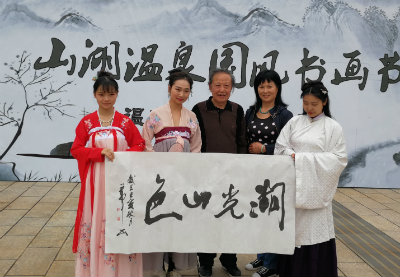 1573923424642147.jpg 湖光山色.jpg