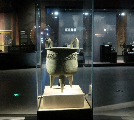 1578780885512692.jpg 出土的鼎.jpg