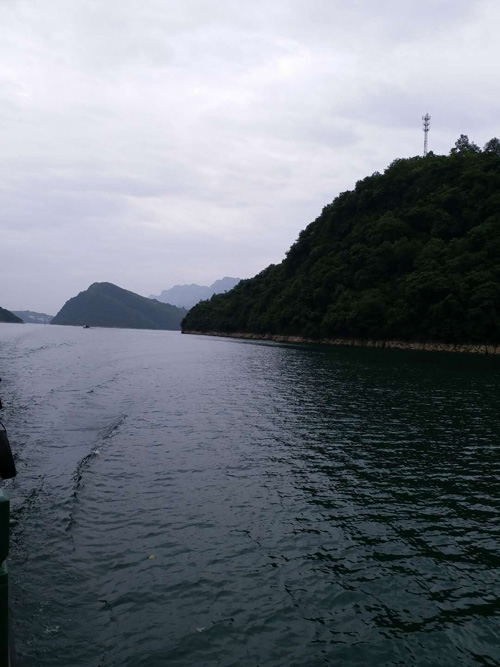 1527840769474037.jpg .jpg山上有电杆.jpg