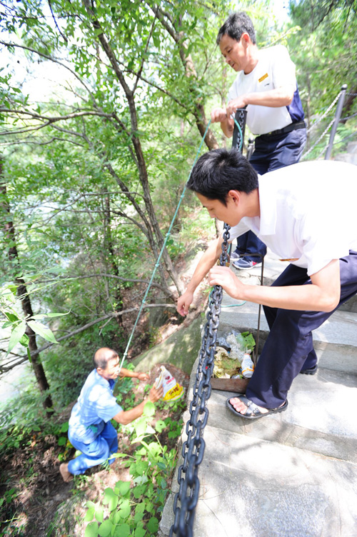 1539489060211993.jpg 天池一景.jpg