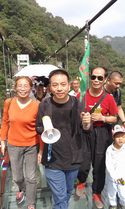 1557039756849966.gif 客串导游.gif