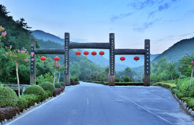 1558359753412699.jpg 木兰天池景区门楼+.jpg
