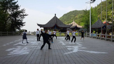 1558360084822364.jpg 薄刀练武.jpg