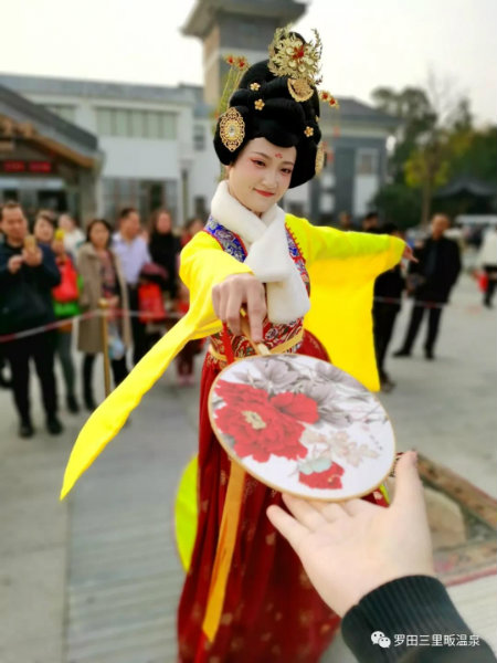 1577009441722983.jpg 单个美女.jpg