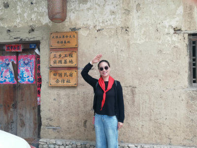 1559484570459962.jpg 敬队礼.jpg