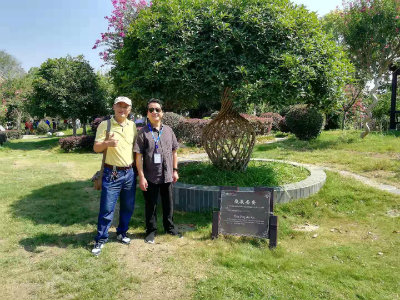 1567893427912583.jpg 代与徐留影+.jpg