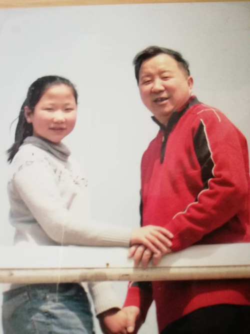 1528335987468139.jpg .jpg朱和孙女.jpg