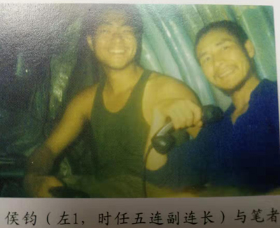 1564431278563233.jpg 张国齐与候均在猫耳洞留影.jpg