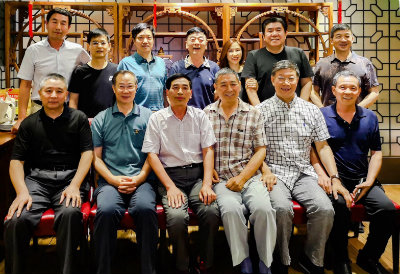 1565855092326391.jpg 2019年6月22日作者与合影.jpg
