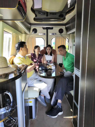 1568186926947361.jpg 房车上+.jpg