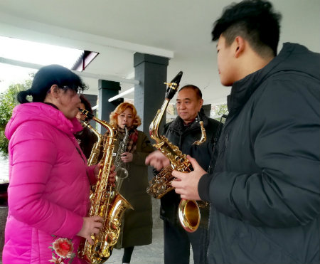 1580258273727681.jpg 2吹萨克斯.jpg