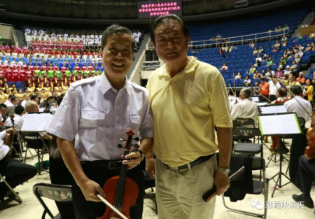武汉歌舞剧院鄢继烈与作者在排练中2015北玲摄+.jpg