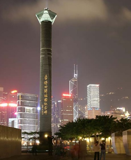 9、江泽民题字的香港回归纪念碑周.jpg