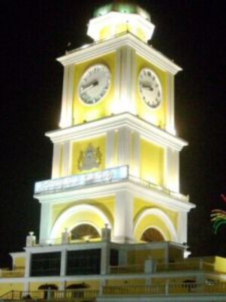 1626528481734722.jpg 21、马来新山市的标志物钟楼,虽历.jpg