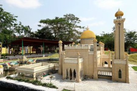 1626528810388531.jpg 24、这座带有清真寺风格的乐高乐园.jpg