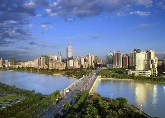 1636195630596674.jpg 2、广西东兴与越南一河相隔,依水互望.jpg