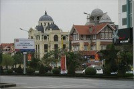 1637867351493388.jpg 11、这种法式建筑,在越南海防比比.jpg