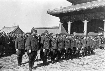1638568696405577.jpg 32、当年不可一世的日军,在越南向英雄的中国滇军投降.jpg