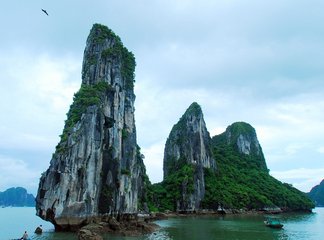 1640345273600636.jpg 5、这是绝美的盆景吗?不,这是越南的海上下龙湾.jpg