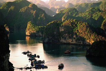 1640345661138605.jpg 10、你看,下龙湾的海上,竟然崇峦叠嶂,仙氛浓郁.jpg