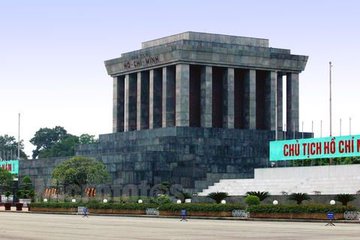 1641983326161346.jpg 26、越南领袖胡志明陵,是当年苏联援建,其形状与建制,悉如列宁墓.jpg