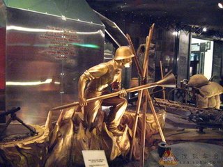 1644552892651755.jpg 11、胡志明博物馆这栩栩如生的雕塑,再现了越南一个烽火时代.jpg