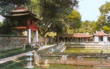 1646107883469001.jpg 59、河内文庙的水池,碧波轻漾,闪动着华光的元素.jpg