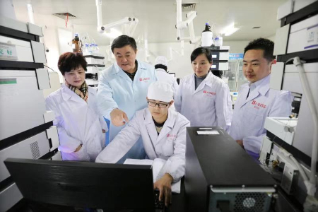 1667047978546176.jpg 李杰关爱科研人员.jpg