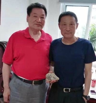 1570426759331821.jpg 原武汉新闻出版局局长彭小华收藏石头画.jpg