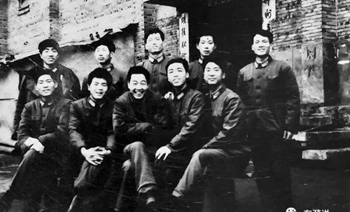 1527937461662483.jpg .jpg战友留影+1.jpg
