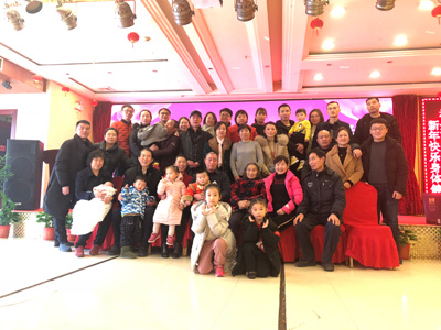 1550135740115389.jpg 家人合影.jpg