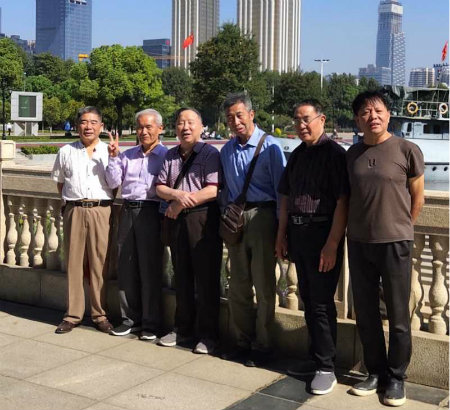 1590052886319785.jpg 汉江边留影.jpg